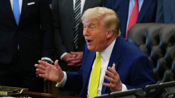 Trump durante coletiva no Salão Oval da Casa Branca, em Washington DC. EUA, 4 de junho de 2026 - Sputnik Brasil