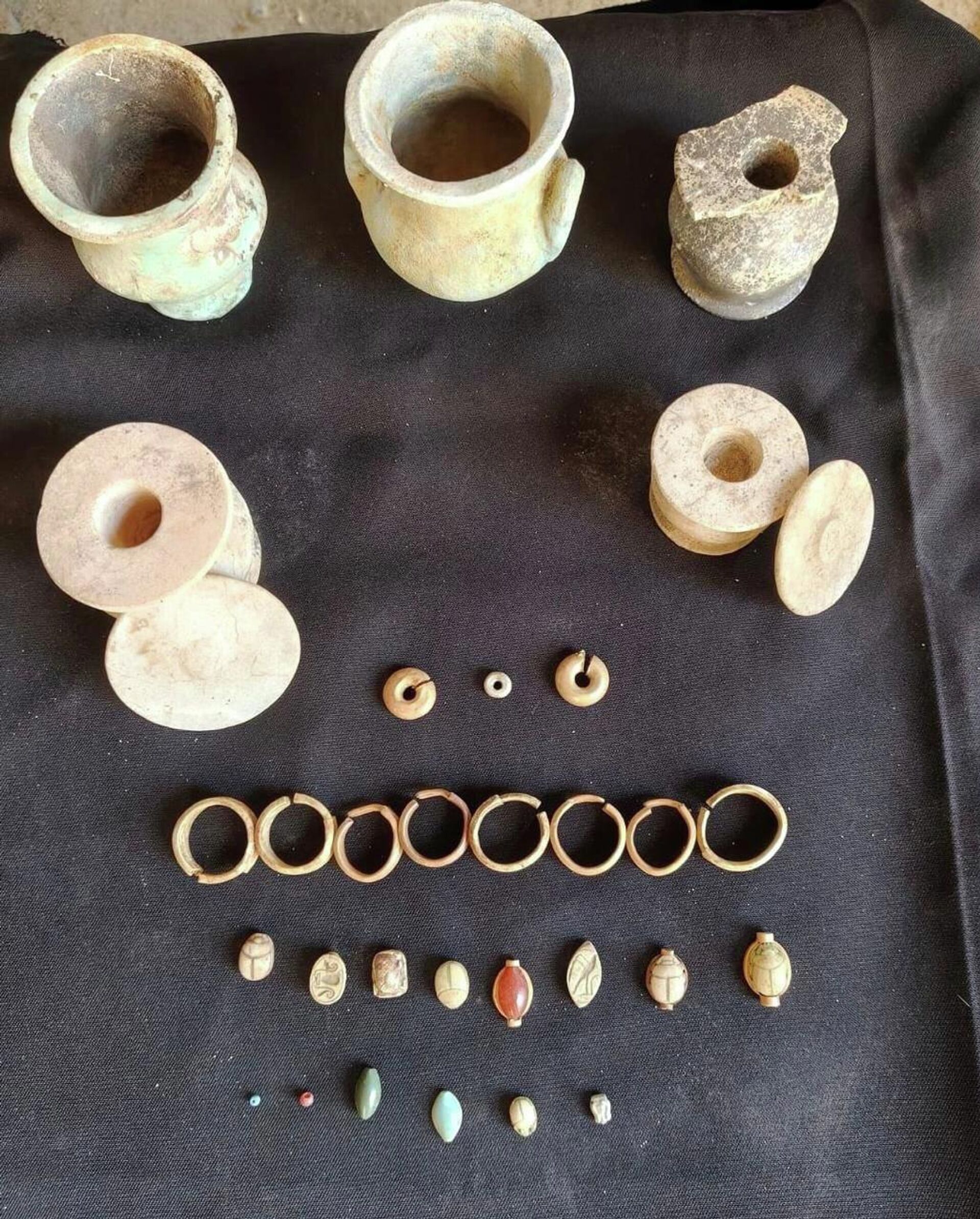 Objetos funerários raros encontrados em Heliópolis, no Egito  - Sputnik Brasil, 1920, 05.06.2026