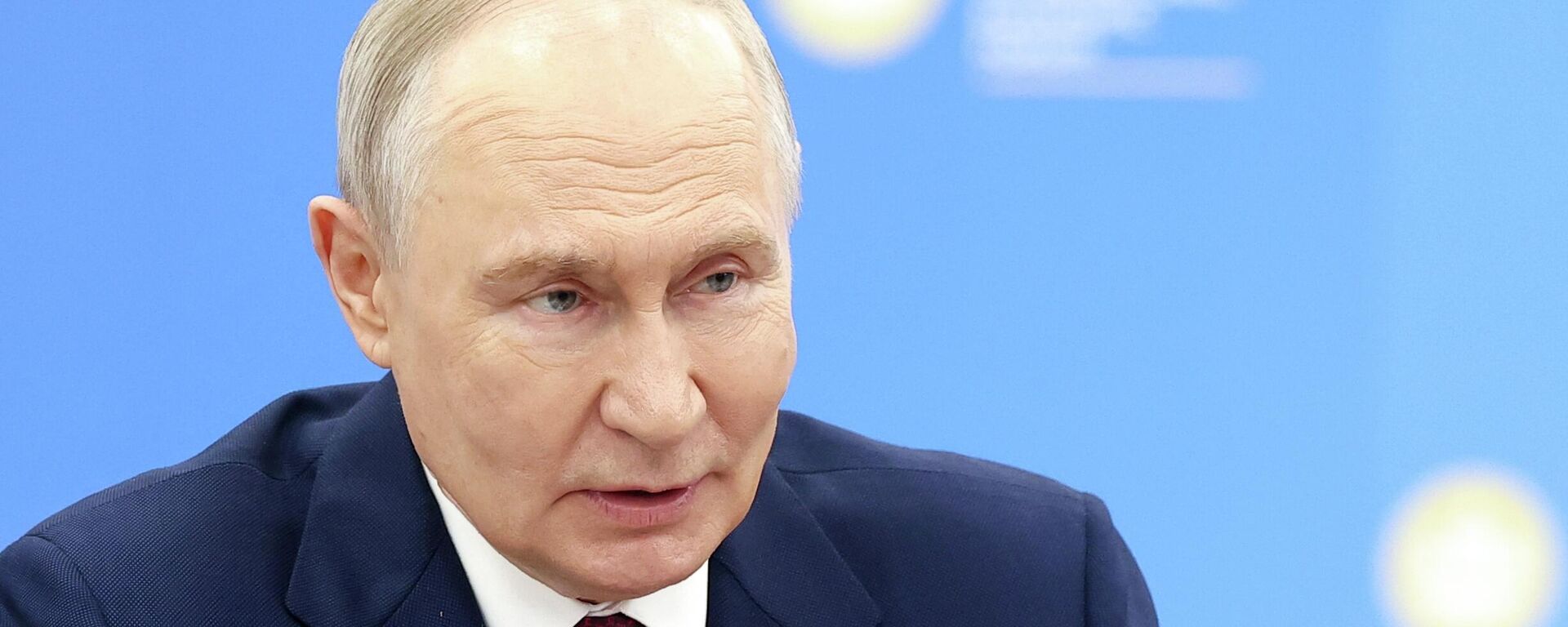 O presidente da Rússia, Vladimir Putin, durante conversa com jornalistas no 29º Fórum Econômico Internacional de São Petersburgo, em 5 de junho de 2026 - Sputnik Brasil, 1920, 05.06.2026