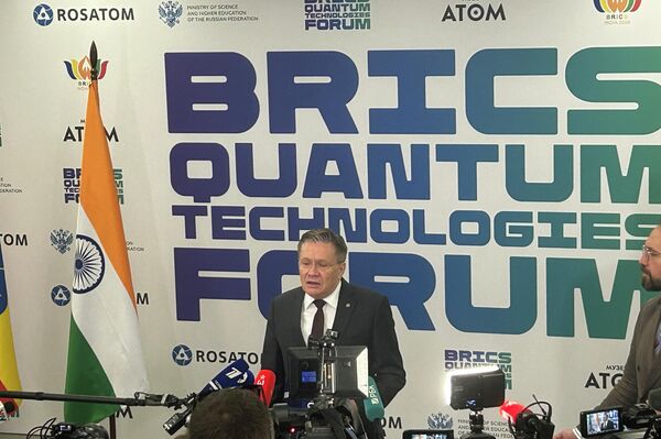 Valery Falkov, ministro da Ciência e Ensino Superior da Rússia, no I Fórum BRICS para Tecnologias Quânticas, realizado em Moscou - Sputnik Brasil