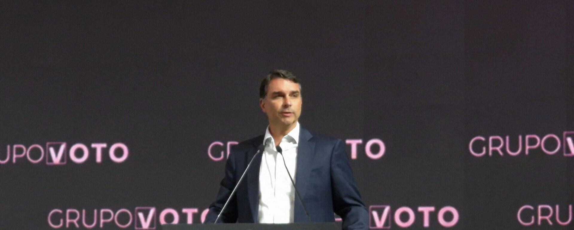 Pré-candidato à Presidência do Brasil, Flávio Bolsonaro discursa em evento empresarial feminino em São Paulo, em 8 de junho de 2026 - Sputnik Brasil, 1920, 08.06.2026