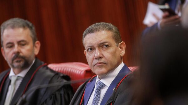 O presidente do Tribunal Superior Eleitoral (TSE), Kassio Nunes Marques, durante sessão plenária em 19 de maio de 2026 - Sputnik Brasil