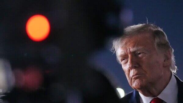 Irã derrubou helicóptero dos EUA, afirma Trump - Sputnik Brasil