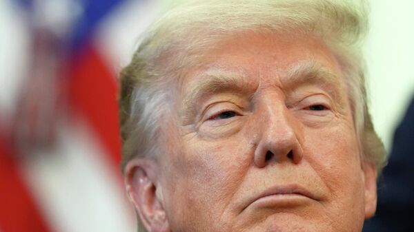 Donald Trump durante evento em que assina proclamação sobre a indústria pesqueira, no Salão Oval da Casa Branca. Washington, D.C., 11 de junho de 2026 - Sputnik Brasil