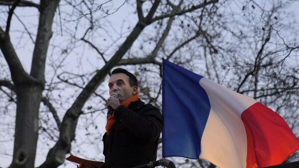 Político francês: plano de Zelensky de exigir ajuda financeira adicional da Europa é uma loucura total - Sputnik Brasil