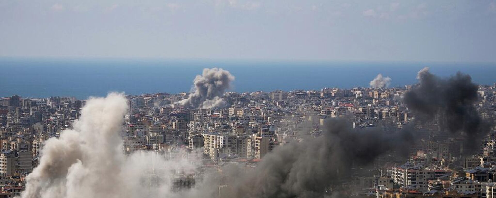 Fumaça sobe após vários ataques aéreos israelenses em Beirute, Líbano, 8 de abril de 2026 - Sputnik Brasil, 1920, 15.06.2026