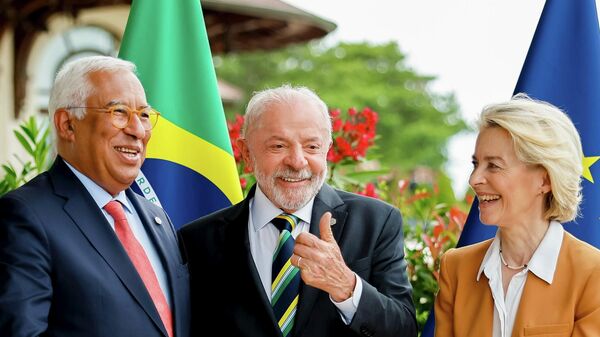 Presidentes do Brasil, Luiz Inácio Lula da Silva, da Comissão Europeia, Ursula von der Leyen, e do Conselho Europeu, António Costa, em encontro à margem do G7 na França. Évian-les-Bains, 16 de junho de 2026 - Sputnik Brasil