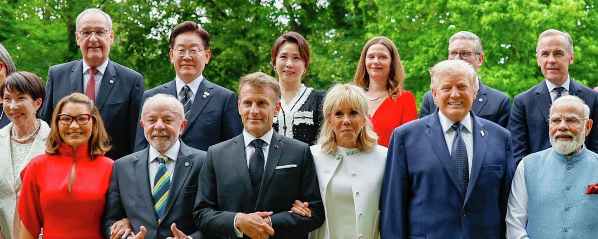 Presidentes e autoridades presentes na cúpula do G7 de 2026, em Évian, França, se reúnem para fotografia antes de jantar oficial, em 16 de junho de 2026 - Sputnik Brasil, 1920, 16.06.2026