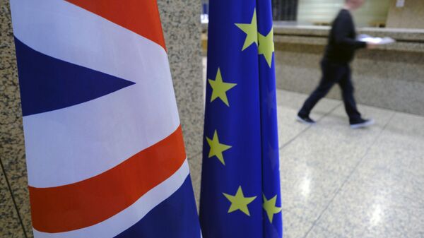 Bandeiras do Reino Unido e da União Europeia (UE).  - Sputnik Brasil