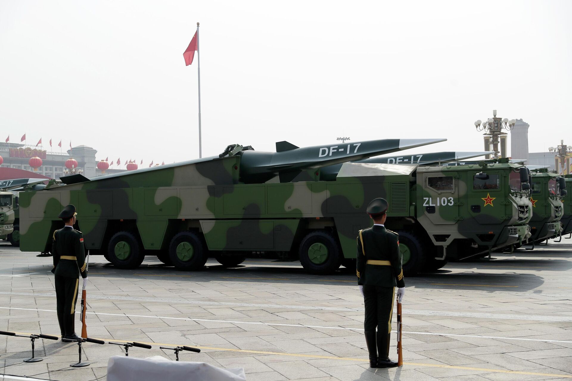 Mísseis hipersônicos DF-17 chineses.
