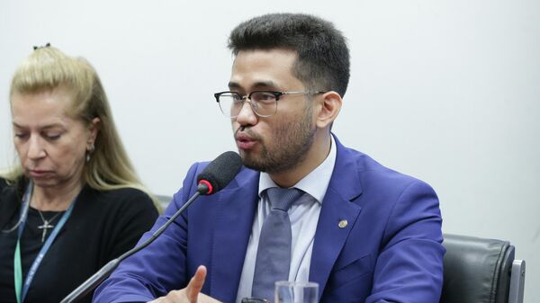 Deputado Kim Kataguiri (MBL-SP) no Conselho de Ética e Decoro Parlamentar da Câmara durante reunião para ouvir testemunhas no processo referente à representação contra o deputado Glauber Braga (PSOL-RJ). - Sputnik Brasil