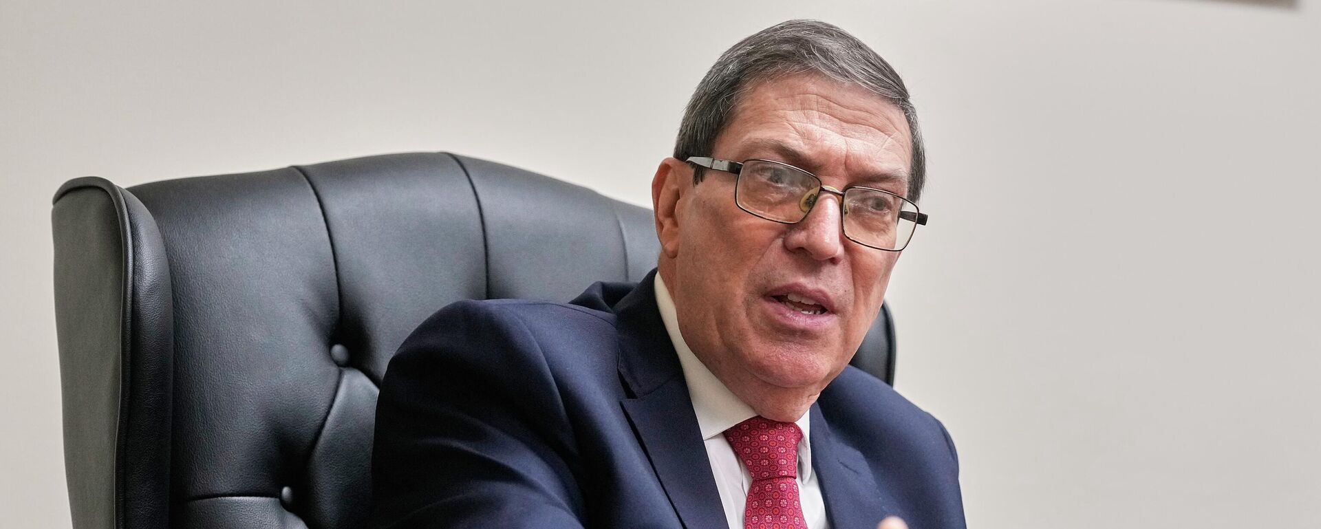 O ministro das Relações Exteriores de Cuba, Bruno Rodríguez, durante entrevista coletiva, em Nova York, em 30 de setembro de 2025 - Sputnik Brasil, 1920, 21.06.2026