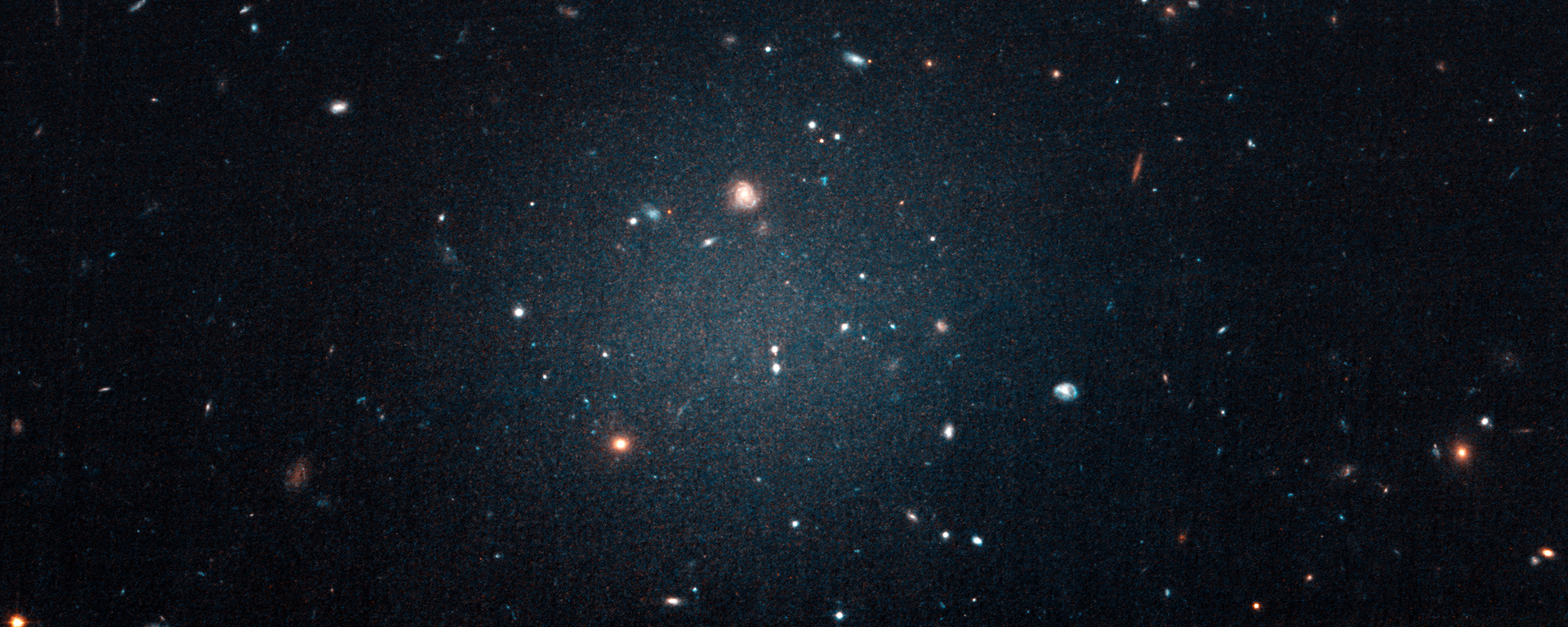 O Telescópio Espacial Hubble observa galáxia fantasmagórica ​​sem matéria escura - Sputnik Brasil, 1920, 21.06.2026