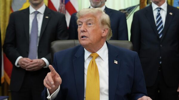 O presidente dos Estados Unidos, Donald Trump, durante conversa com a imprensa na Casa Branca, em 22 de junho de 2026 - Sputnik Brasil