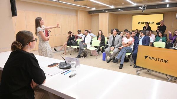 Jornalistas estrangeiros participam da aula do projeto SputnikPro IA na Mídia. - Sputnik Brasil
