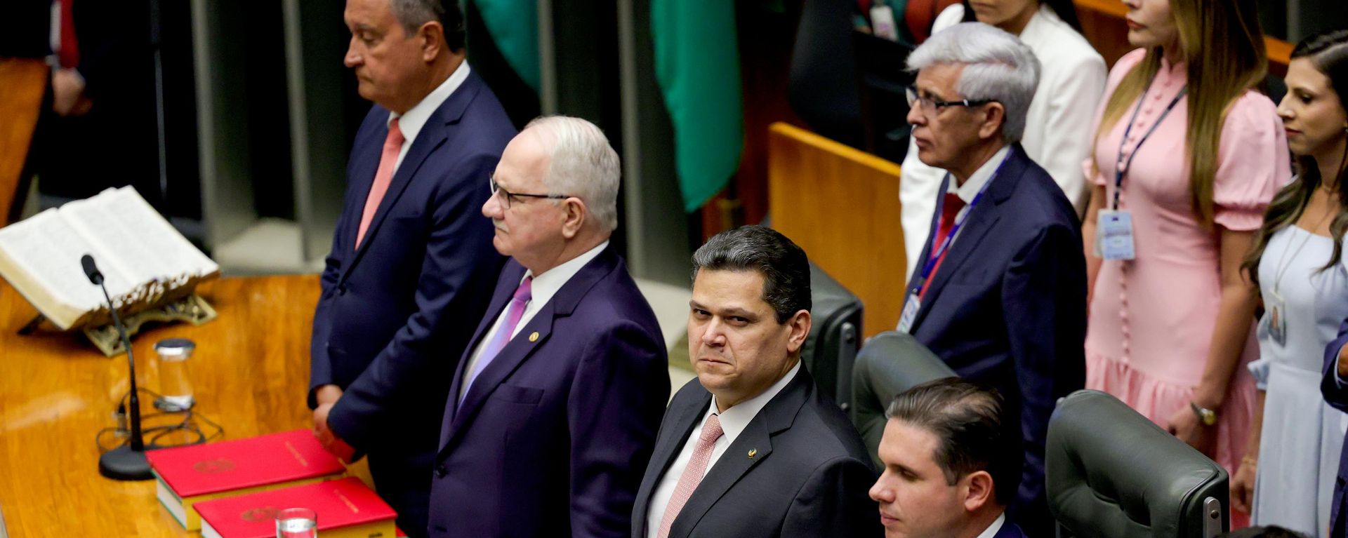 O presidente do Congresso, senador Davi Alcolumbre; o presidente da Câmara, deputado Hugo Motta; o presidente do STF,  Edson Fachin; e o ministro da Casa Civil, Rui Costa, em sessão de reabertura dos trabalhos do Congresso Nacional - Sputnik Brasil, 1920, 23.06.2026