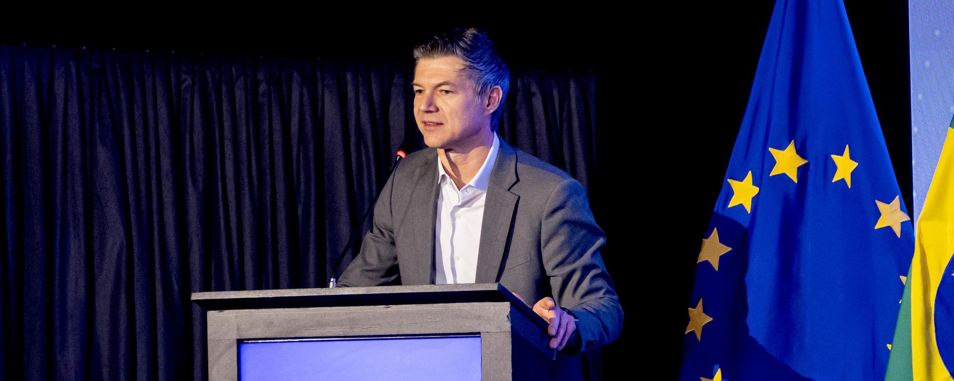 Laudemir André Müller, presidente da Agência Brasileira de Promoção de Exportações e Investimentos (ApexBrasil), no II Fórum de Investimentos União Europeia-Brasil, em Brasília. Brasil, 23 de junho de 2026 - Sputnik Brasil, 1920, 23.06.2026