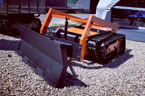 Drone terrestre russo Depesha-3. - Sputnik Brasil