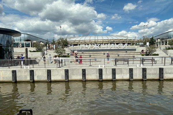 Píer da estação Luzhniki, um dos pontos que recebem as embarcações elétricas - Sputnik Brasil