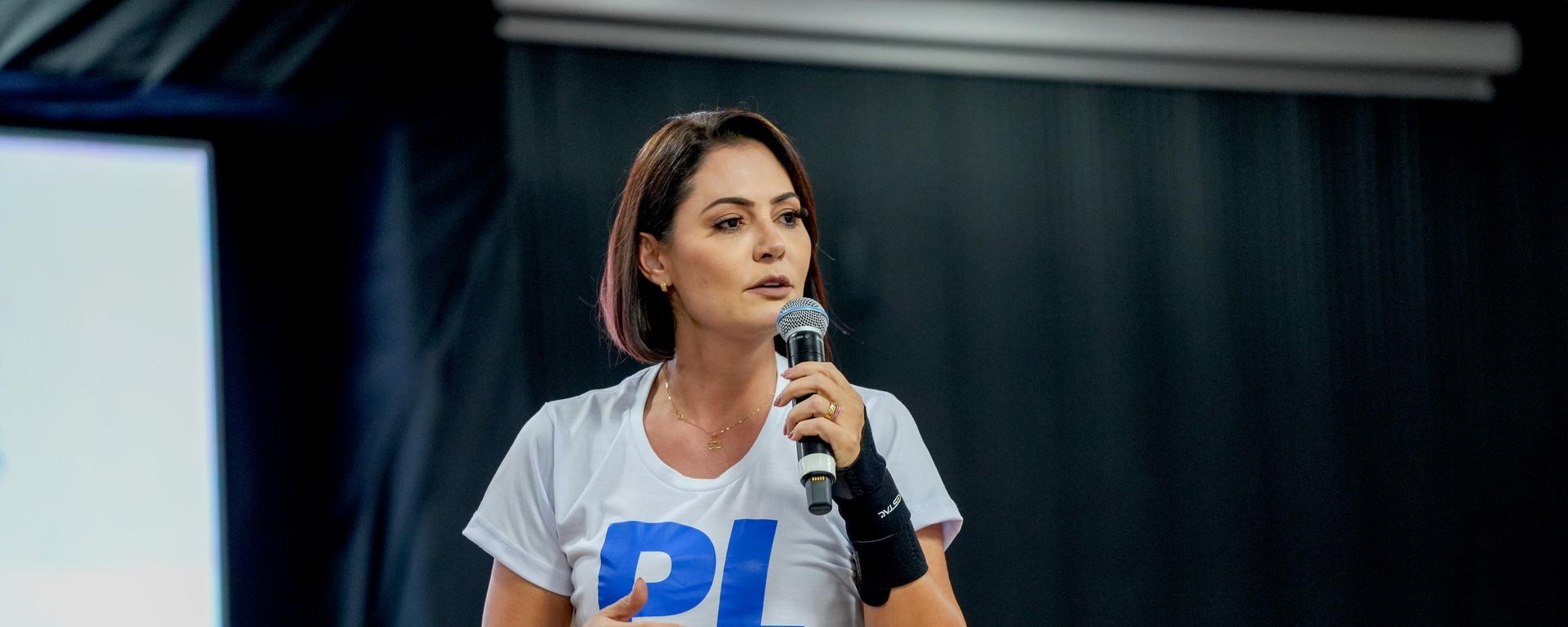 Ex-primeira-dama e presidente do PL Mulher, Michelle Bolsonaro durante discurso em evento em Primavera do Leste (MT), em 12 de abril de 2025 - Sputnik Brasil, 1920, 24.06.2026