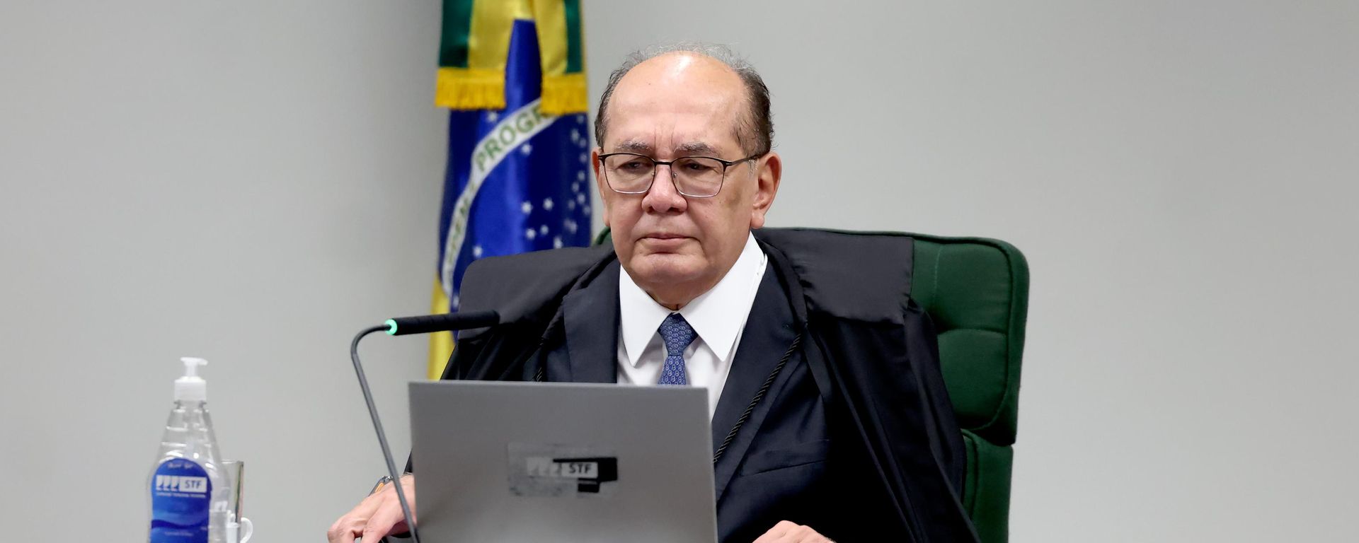 O ministro do Supremo Tribunal Federal (STF) Gilmar Mendes durante sessão plenária da Corte, em 12 de maio de 2026 - Sputnik Brasil, 1920, 25.06.2026