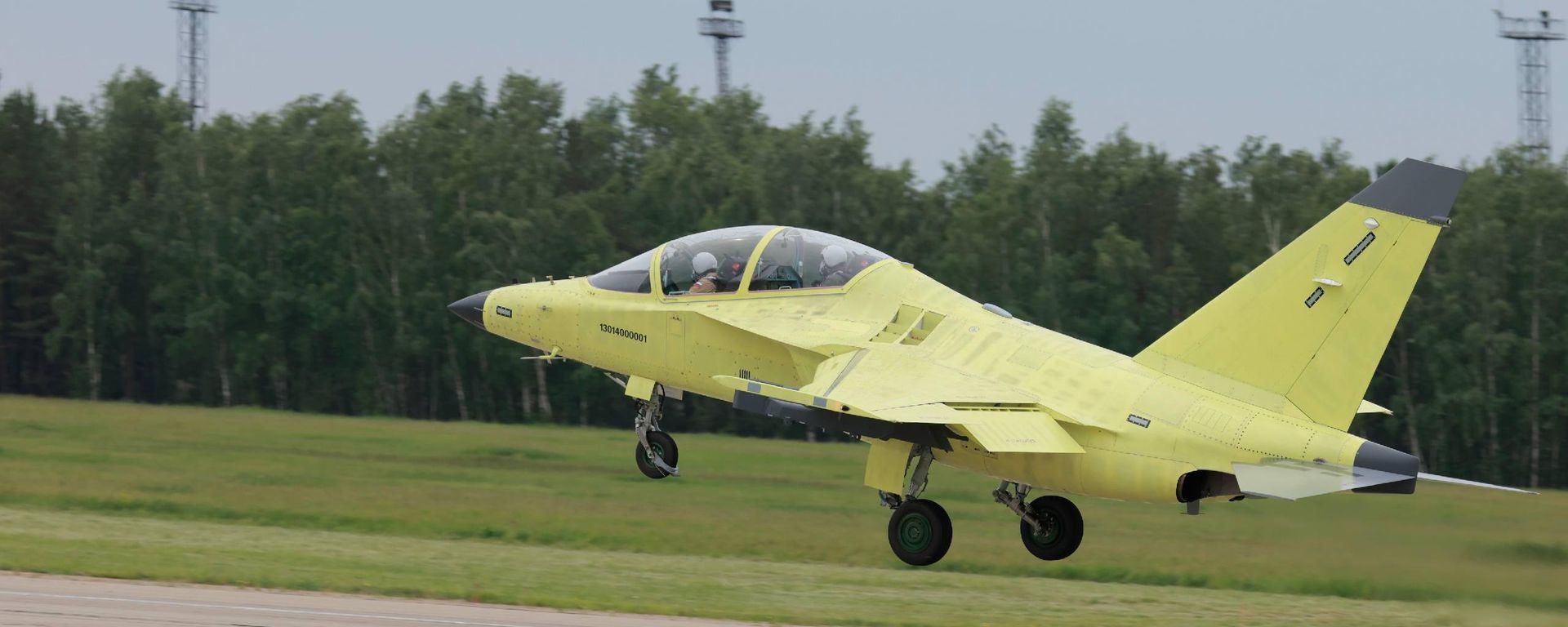 O avião experimental Yak-130M durante o primeiro voo. - Sputnik Brasil, 1920, 11.09.2026