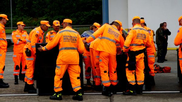 Integrantes do Corpo de Bombeiros Militar de Minas Gerais (CBMMG) fazem os últimos ajustes para missão humanitária de busca e resgate na Venezuela, em resposta aos terremotos que atingiram o país em 24 de junho de 2026 e mataram dois cidadãos brasileiros - Sputnik Brasil