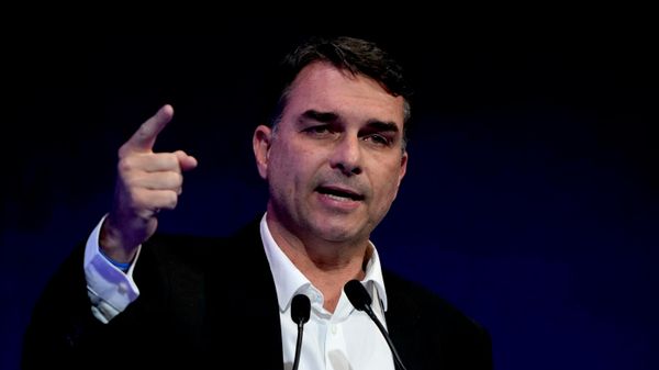 O pré-candidato à Presidência e senador Flávio Bolsonaro (PL-RJ) durante discurso, em 22 de junho de 2026 - Sputnik Brasil