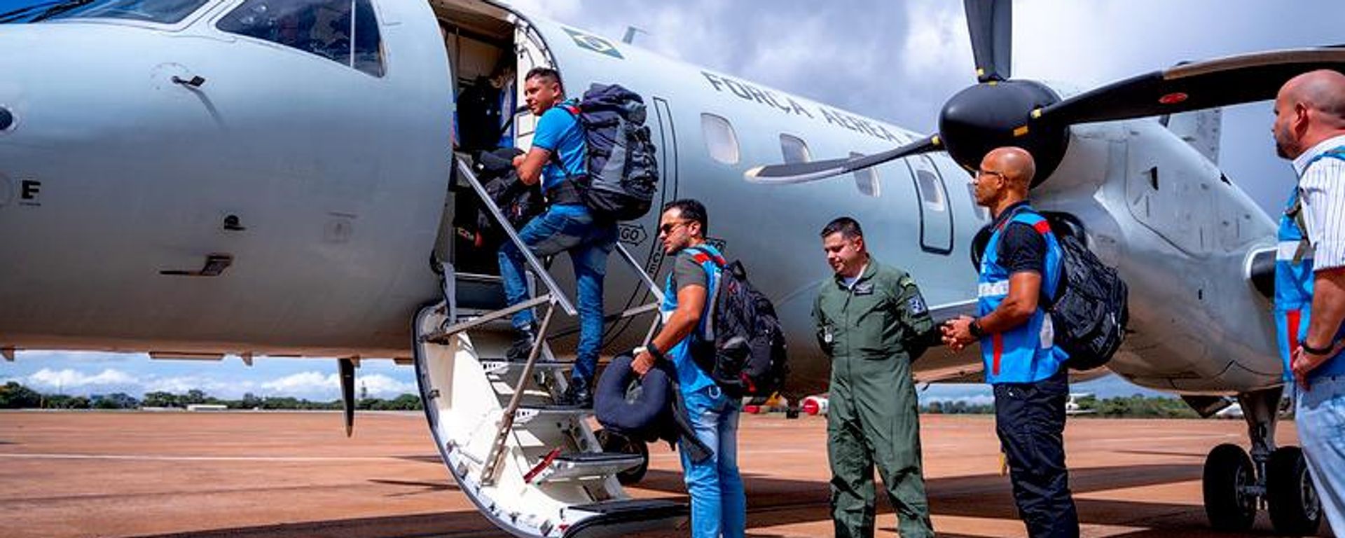 Profissionais da Força Nacional do SUS desembarcam em Roraima durante ação emergencial, em 23 de janeiro de 2023 - Sputnik Brasil, 1920, 30.06.2026