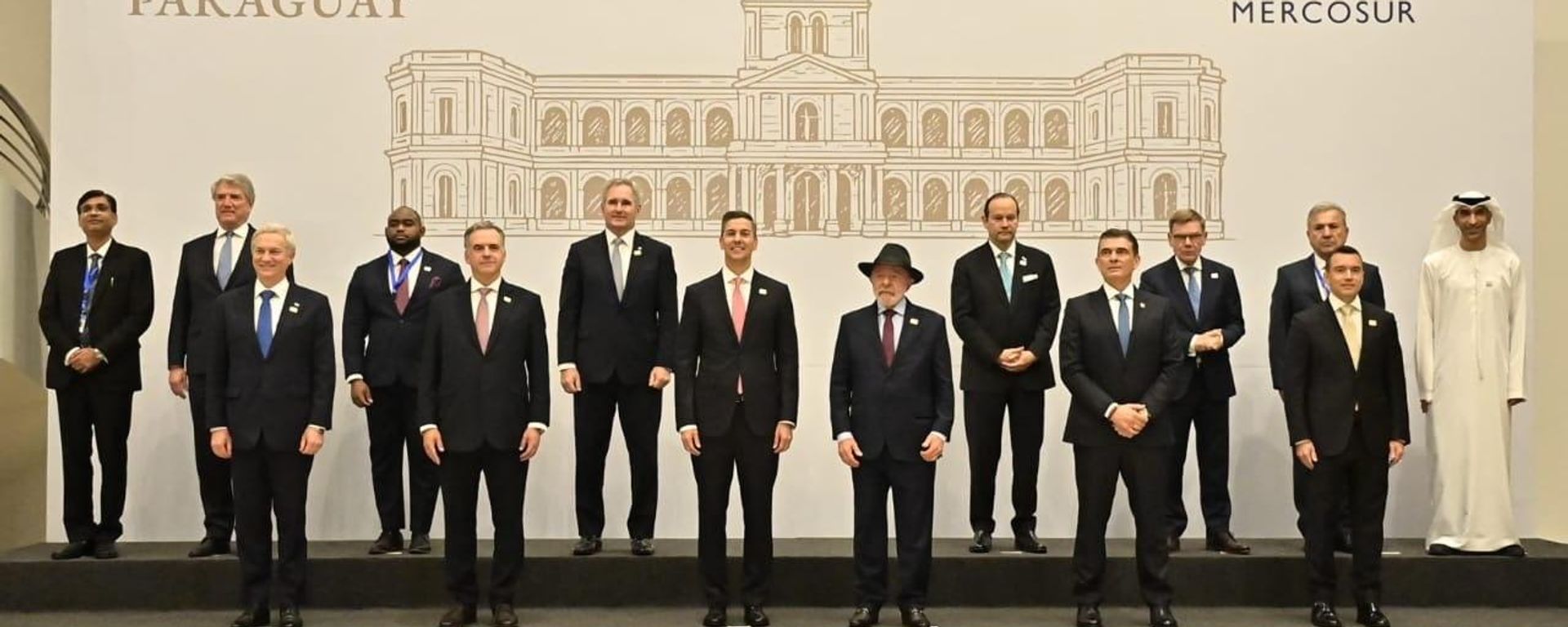 Líderes de Estado em foto oficial da reunião do Mercosul, realizada no Paraguai, em 30 de junho de 2026 - Sputnik Brasil, 1920, 30.06.2026