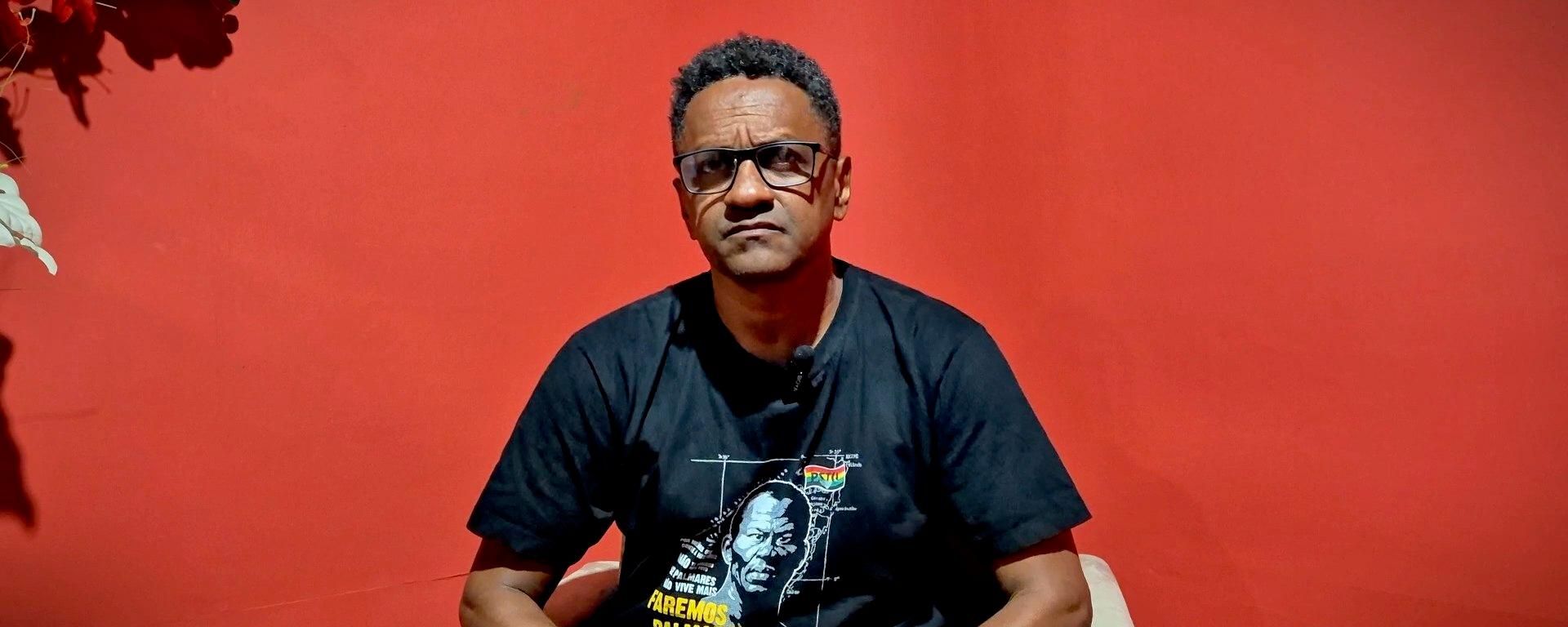 Professor de história, rapper e pré-candidato à Presidência pelo PSTU, Hertz Dias durante entrevista. São Paulo, 1º de julho de 2026 - Sputnik Brasil, 1920, 01.07.2026