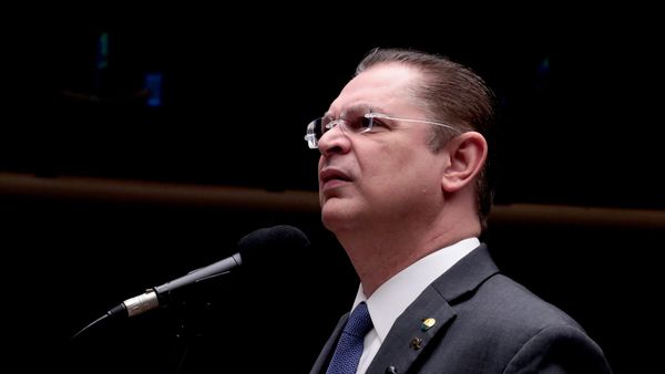 O deputado federal Sóstenes Cavalcante (PL-RJ) durante discussão e votação de propostas legislativas na Câmara, em 30 de junho de 2026 - Sputnik Brasil