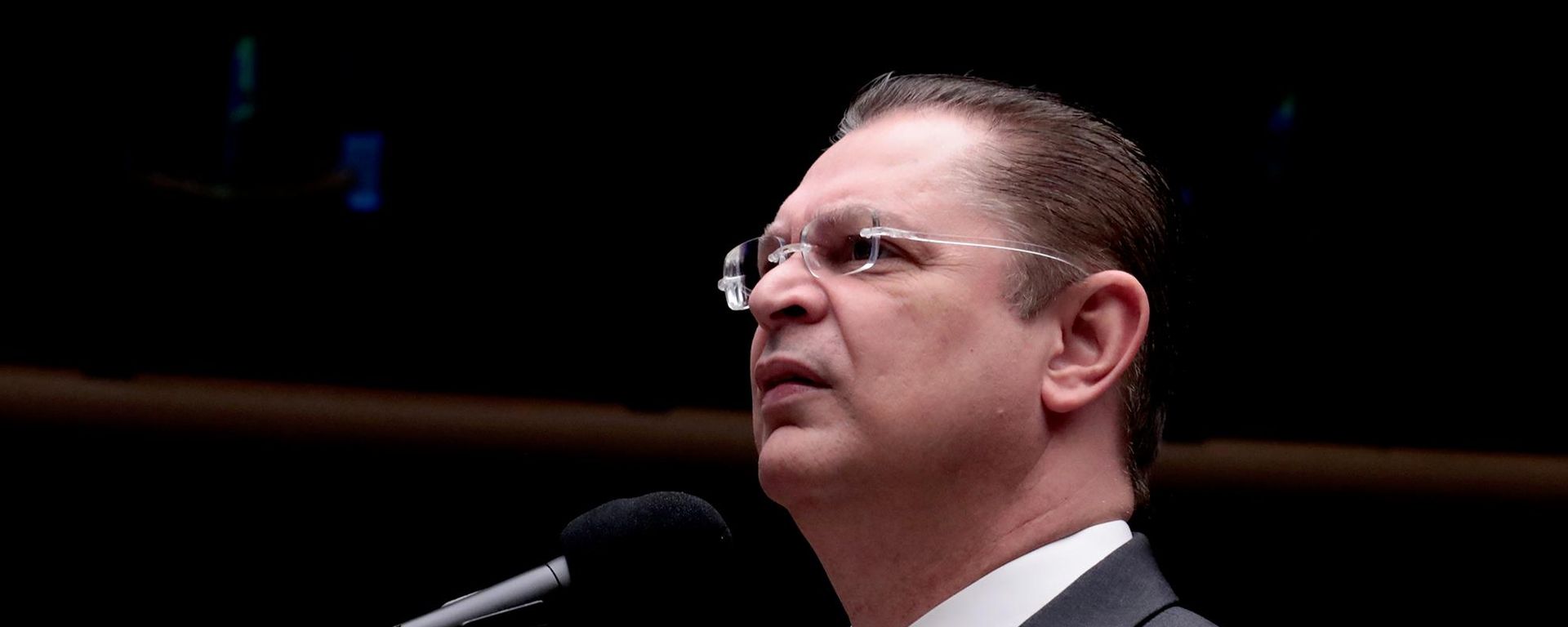 O deputado federal Sóstenes Cavalcante (PL-RJ) durante discussão e votação de propostas legislativas na Câmara, em 30 de junho de 2026 - Sputnik Brasil, 1920, 01.07.2026