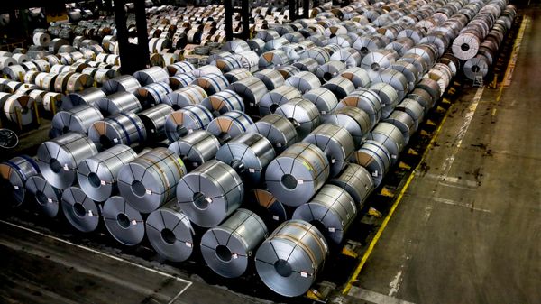 Bobinas armazenadas nas instalações da siderúrgica em Salzgitter, Alemanha, em 22 de março de 2018 - Sputnik Brasil