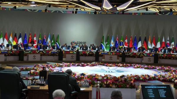 O presidente sul-africano Cyril Ramaphosa discursa na sessão de abertura da cúpula de líderes do G20 em Joanesburgo, África do Sul, 22 de novembro de 2025 - Sputnik Brasil