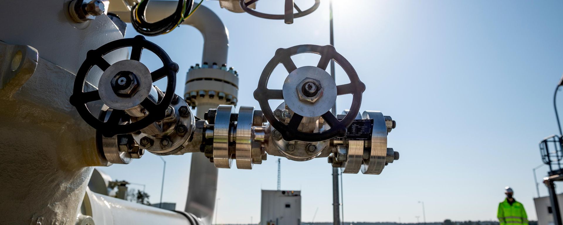 Instalações em terra no centro de distribuição de gás do gasoduto Nord Stream 2, na cidade alemã de Lubmin, em 31 de março de 2021 Instalações em terra no centro de distribuição de gás do gasoduto Nord Stream 2, na cidade alemã de Lubmin, em 31 de março de 2021 - Sputnik Brasil, 1920, 02.07.2026