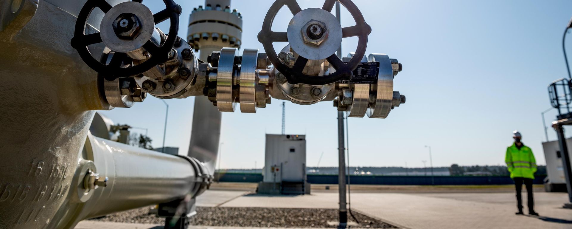 Instalações em terra no centro de distribuição de gás do gasoduto Nord Stream 2, na cidade alemã de Lubmin, em 31 de março de 2021 - Sputnik Brasil, 1920, 02.07.2026
