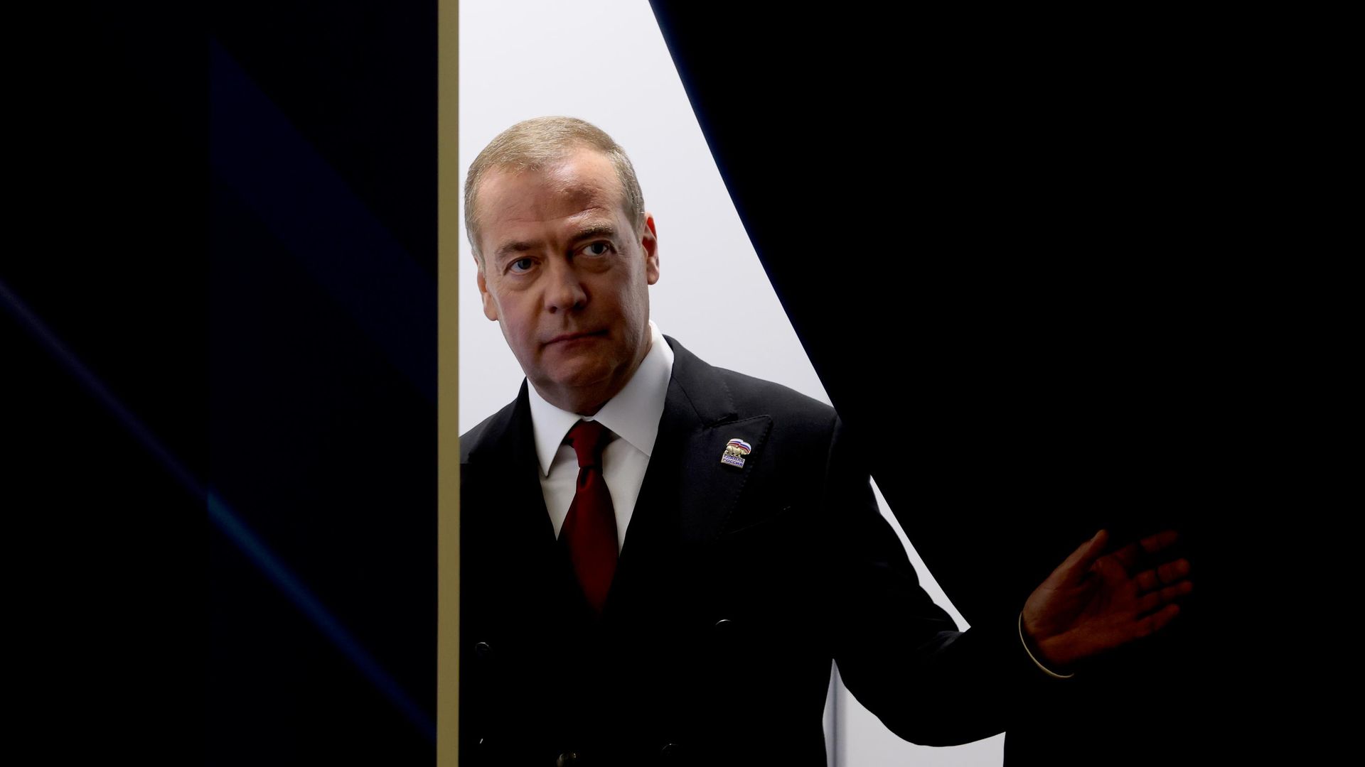 O vice-presidente do Conselho de Segurança da Rússia e presidente do partido Rússia Unida, Dmitry Medvedev, à margem do 23º Congresso do partido, em Moscou, em 28 de junho de 2026 O vice-presidente do Conselho de Segurança da Rússia e presidente do partido Rússia Unida, Dmitry Medvedev, à margem do 23º Congresso do partido, em Moscou, em 28 de junho de 2026 - Sputnik Brasil, 1920, 02.07.2026