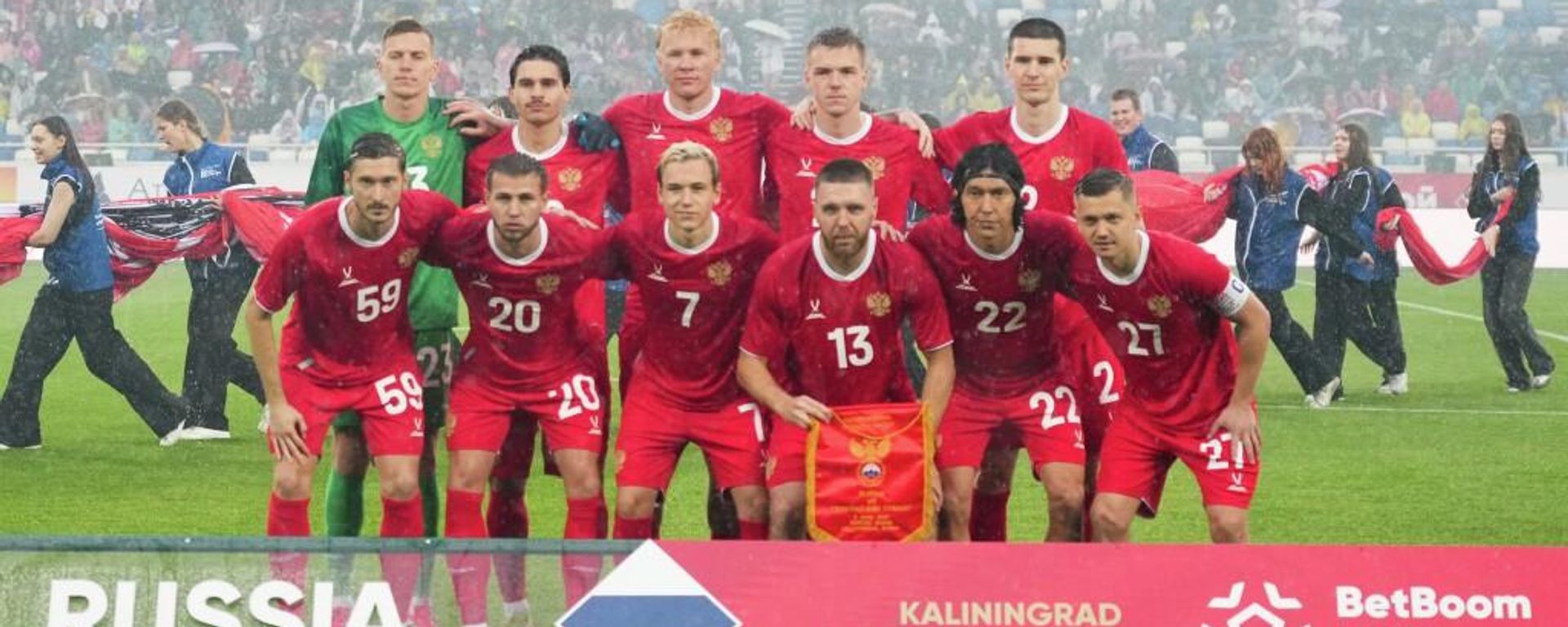 Jogadores da seleção russa de futebol no posicionamento antes da partida amistosa Rússia – Trinidad e Tobago em Kaliningrado. - Sputnik Brasil, 1920, 03.07.2026