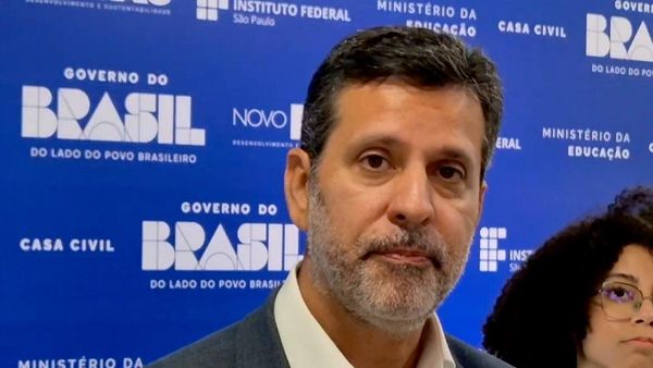 Ministro da Educação, Leonardo Barchini, durante entrega de unidades de ensino em São Paulo. 3 de julho de 2026 - Sputnik Brasil