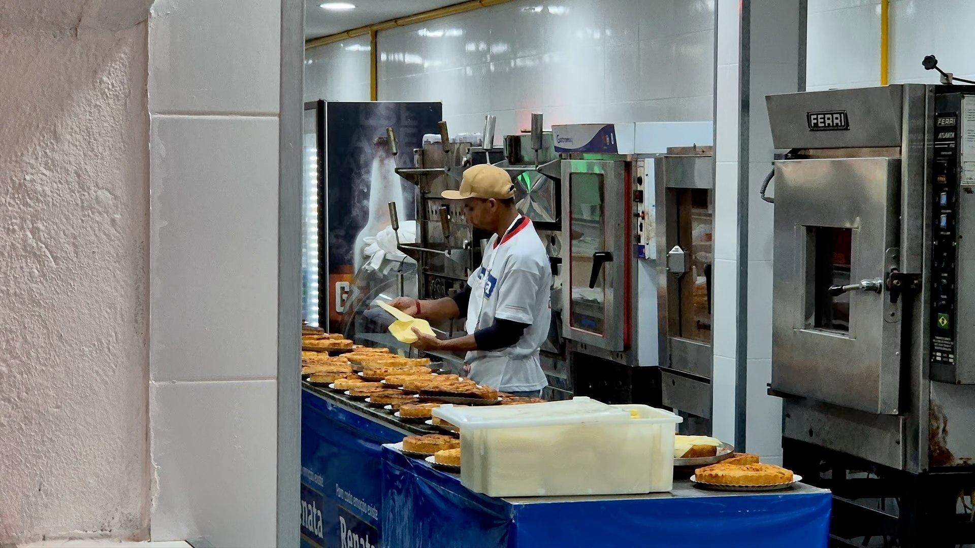 Produção dos pratos típicos da Festa de São Vito em São Paulo. Produção dos pratos típicos da Festa de São Vito em São Paulo.