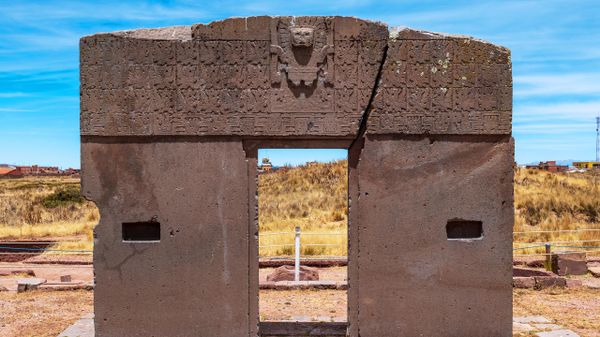 O Portal do Sol, um portal monolítico no sítio arqueológico de Tiahuanaco, da cultura Tiwanaku - Sputnik Brasil