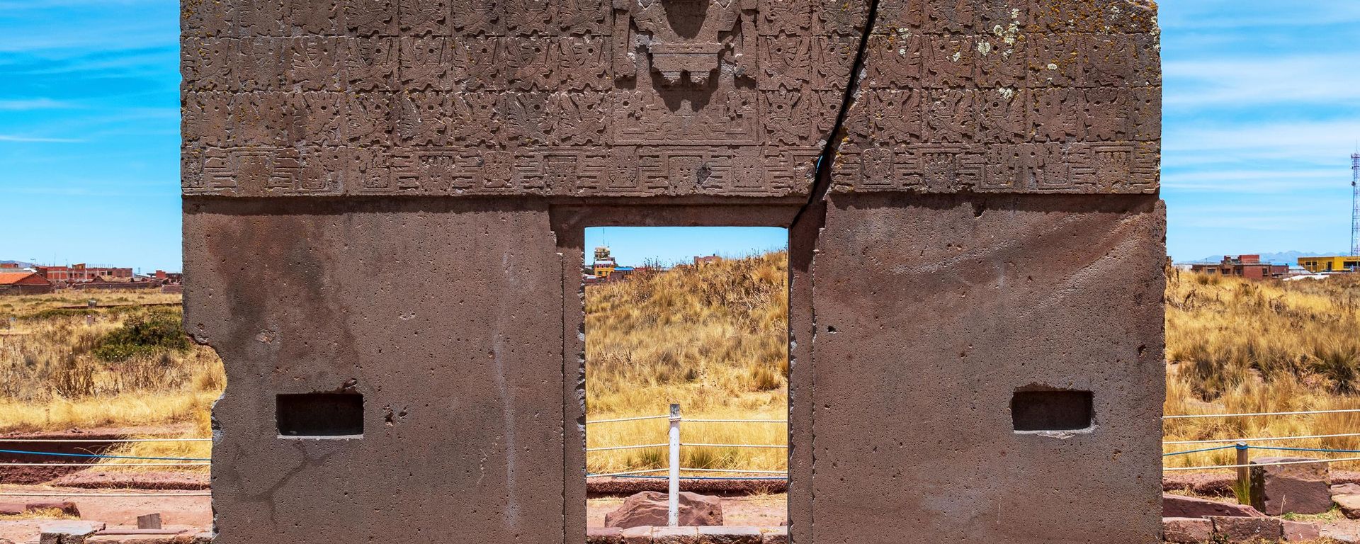 O Portal do Sol, um portal monolítico no sítio arqueológico de Tiahuanaco, da cultura Tiwanaku - Sputnik Brasil, 1920, 05.07.2026