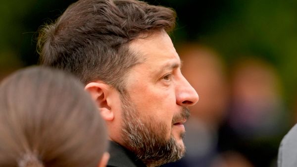 O líder ucraniano Vladimir Zelensky marcou presença na cúpula do G7, em Évian, na França, em 16 de junho de 2026 - Sputnik Brasil
