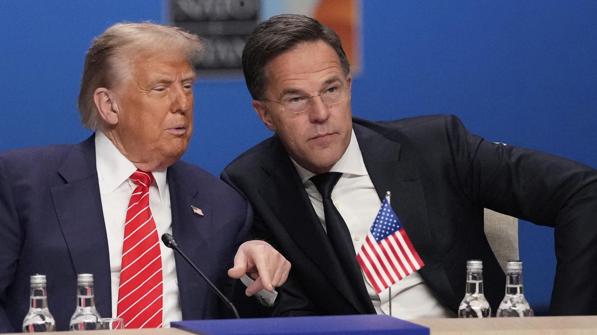 O presidente norte-americano Donald Trump e o secretário-geral da OTAN, Mark Rutte, participam de uma sessão plenária na cúpula da OTAN em Haia, Países Baixos, 25 de junho de 2025 O presidente norte-americano Donald Trump e o secretário-geral da OTAN, Mark Rutte, participam de uma sessão plenária na cúpula da OTAN em Haia, Países Baixos, 25 de junho de 2025 - Sputnik Brasil, 1920, 07.07.2026