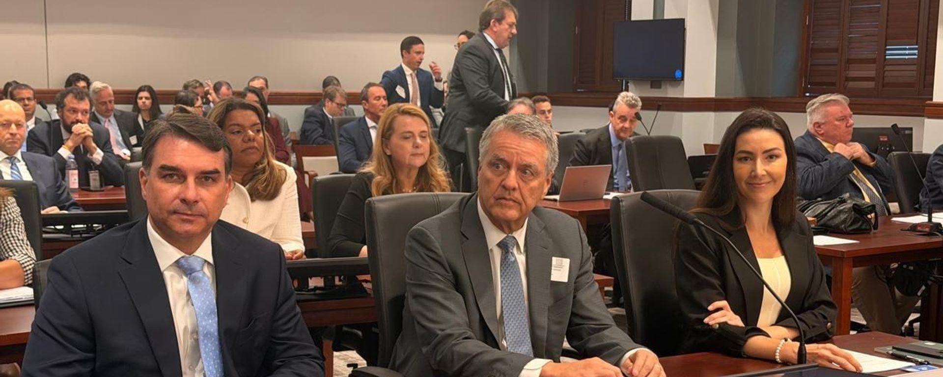 Senador e pré-candidato à presidência da Repúbica, Flávio Bolsonaro (PL), participa de audência pública do Escritório do Representante de Comércio dos Estados Unidos sobre taxação a produtos brasileiros, em 7 de julho de 2026 - Sputnik Brasil, 1920, 07.07.2026