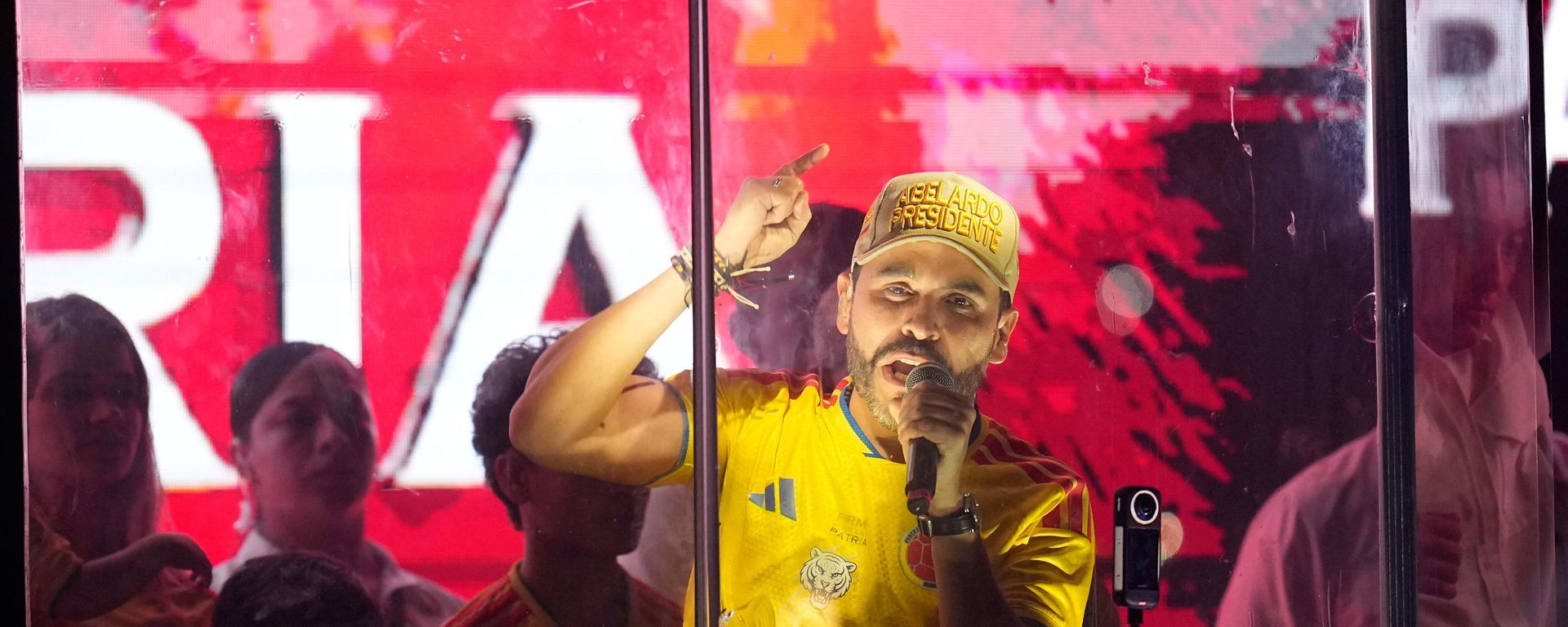O então candidato à Presidência da Colômbia Abelardo de la Espriella durante discurso, em Barranquilla. Colômbia, em 31 de maio de 2026 - Sputnik Brasil, 1920, 07.07.2026