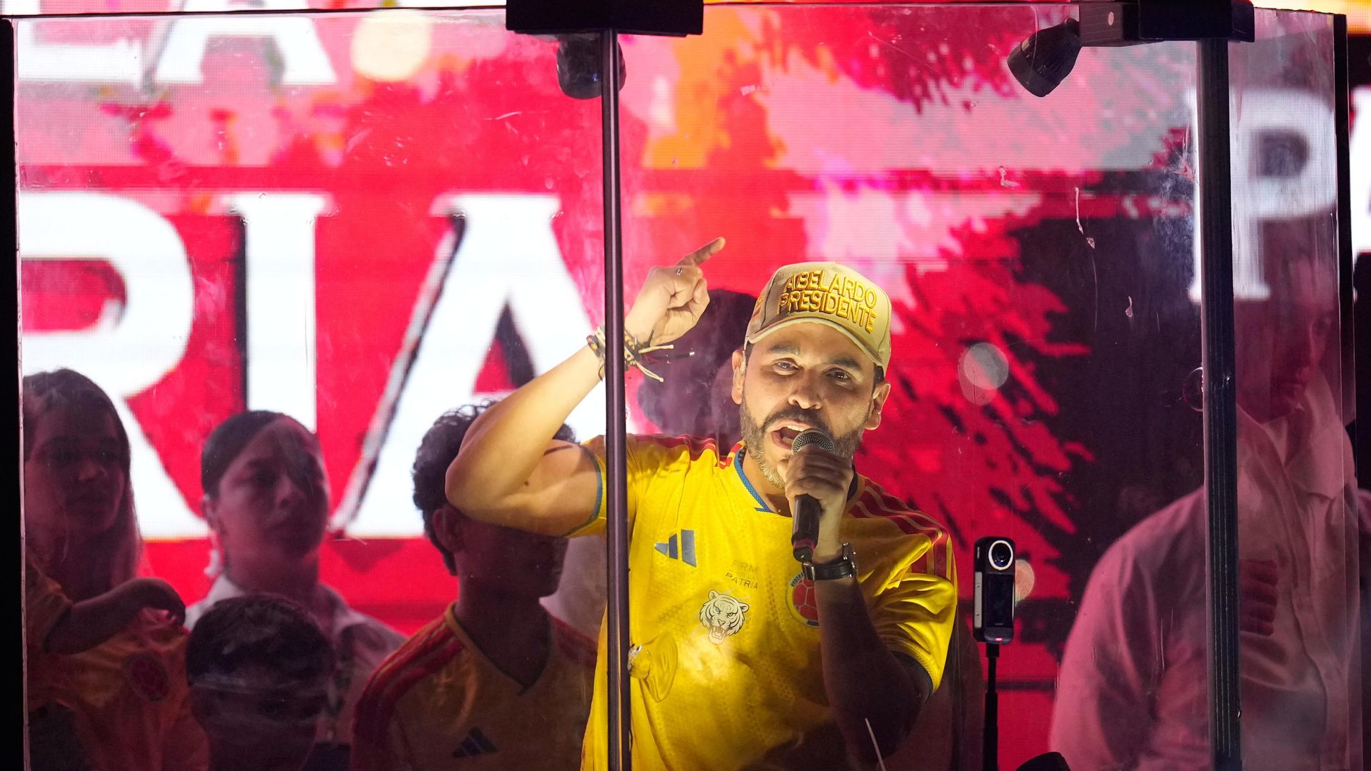 O então candidato à Presidência da Colômbia Abelardo de la Espriella durante discurso, em Barranquilla. Colômbia, em 31 de maio de 2026 - Sputnik Brasil, 1920, 07.07.2026