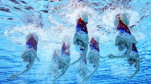 Atletas da seleção russa de nado sincronizado treinam nos Jogos do BRICS em Kazan, na Rússia Atletas da seleção russa de nado sincronizado treinam nos Jogos do BRICS em Kazan, na Rússia - Sputnik Brasil
