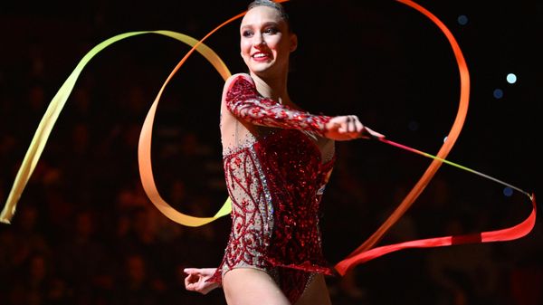 Uma participante do concerto de gala da equipe russa de ginástica rítmica, em Moscou, na Rússia Uma participante do concerto de gala da equipe russa de ginástica rítmica, em Moscou, na Rússia - Sputnik Brasil
